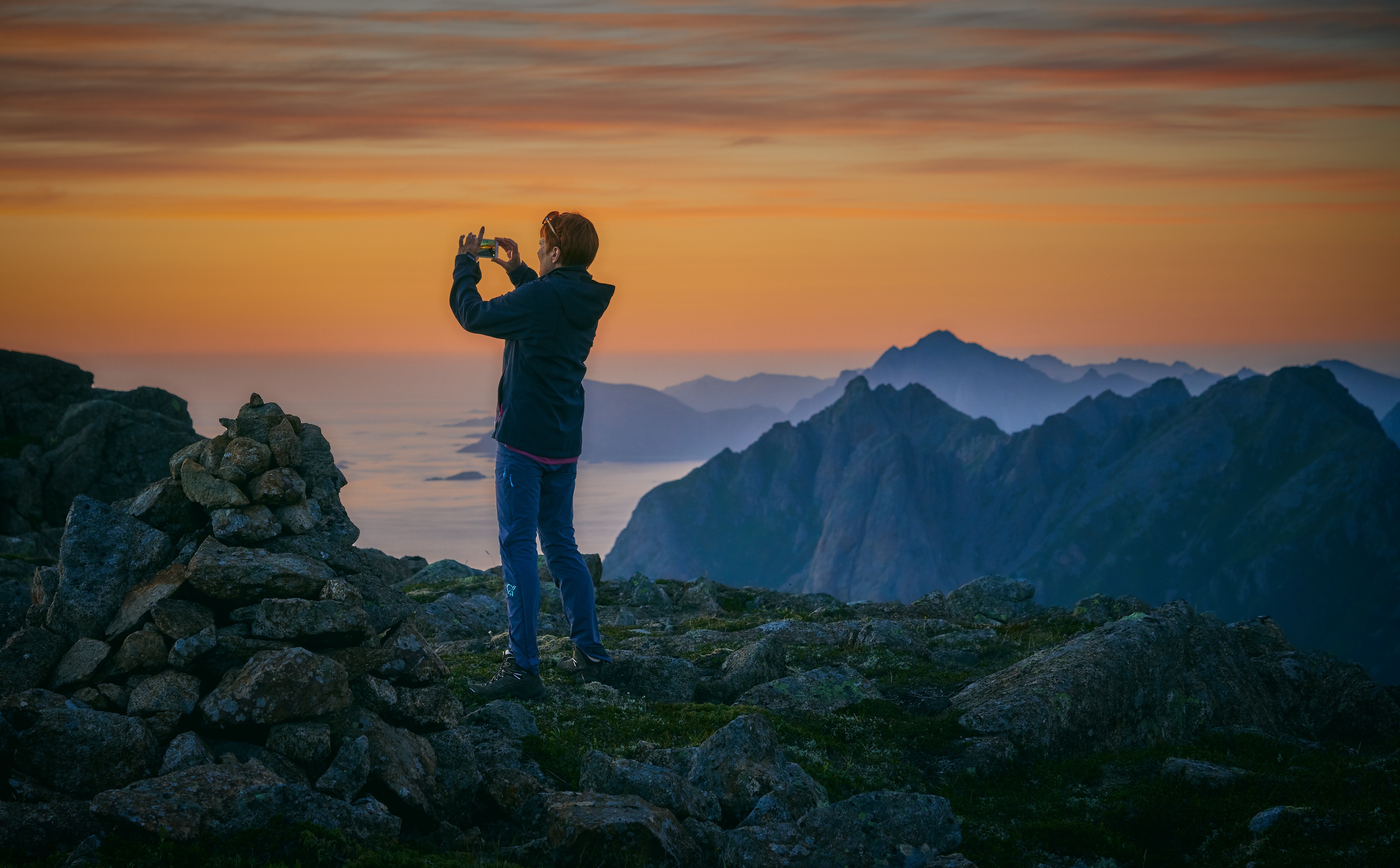 Дам горе. Landscape and people. Standing on a Stone.